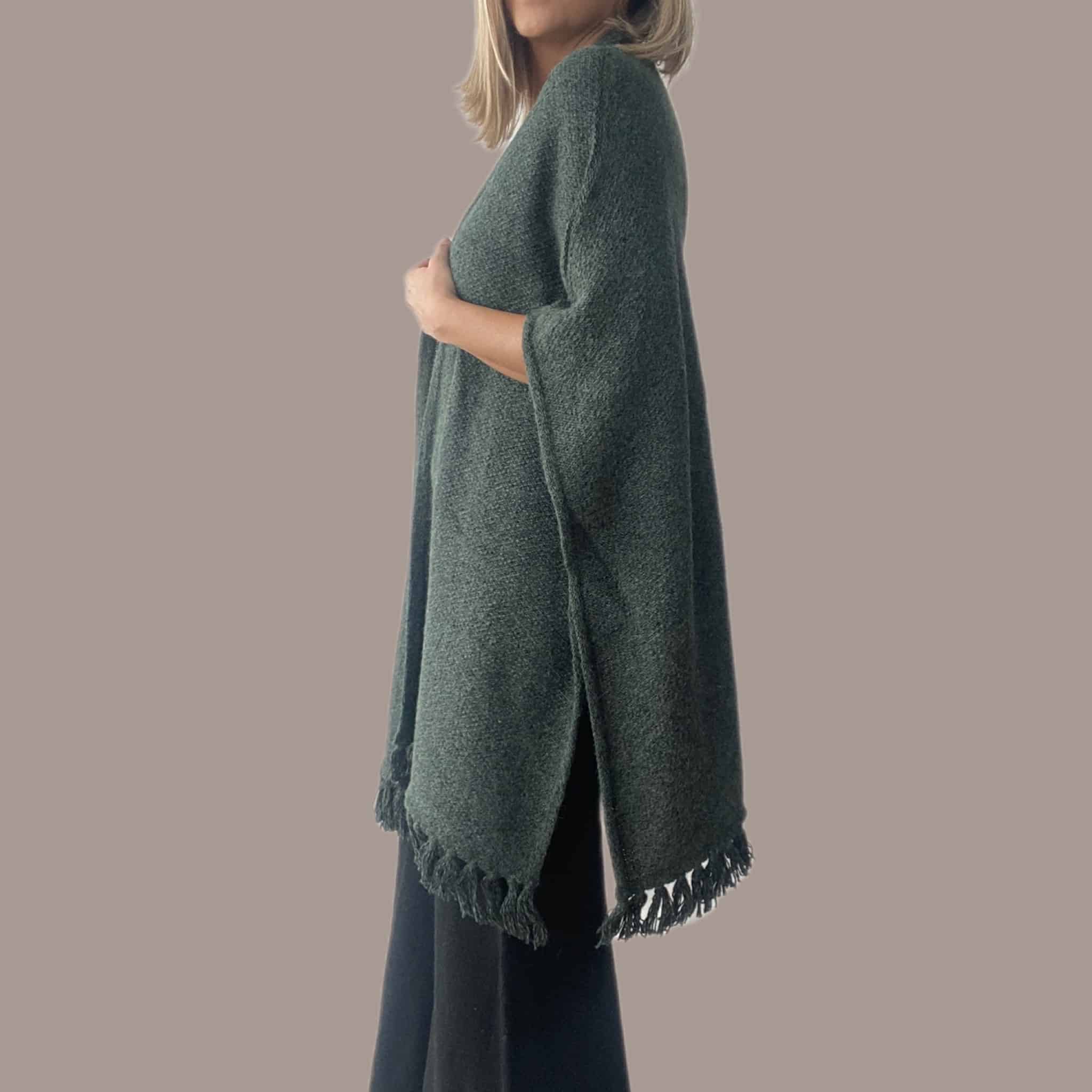 Iya Warm Cascade Verde - Ruana de alpaca - Artisans Collective